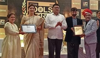Sakal 'Idols of Maharashtra' 2022 award ceremony on stage